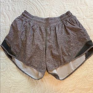 Lululemon Hotty Hot Short ll *2.5”